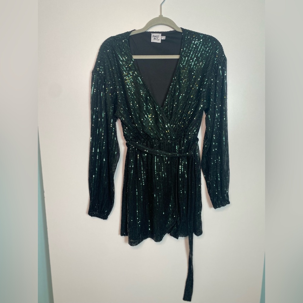 #421 Princess Polly Sequin Dress size 6